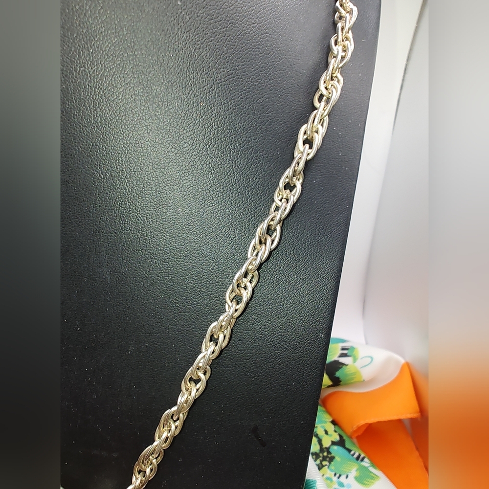Beautiful Bold Vintage Soft Gold Tone Cross On A Chunky Chain - Picture 4 of 8